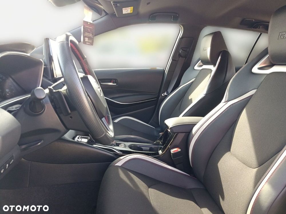 Toyota Corolla 2.0 Hybrid GR Sport Dynamic - 2