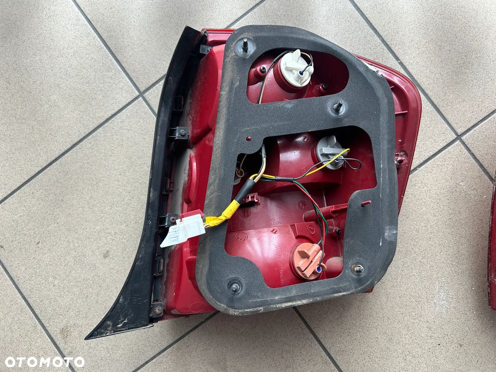LAMPA PRAWA LEWA TYŁ KIA CERATO - 9