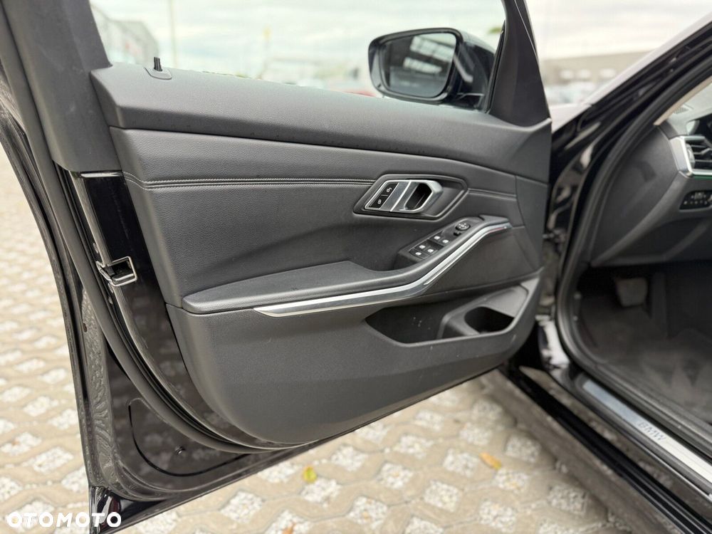 BMW Seria 3 - 17