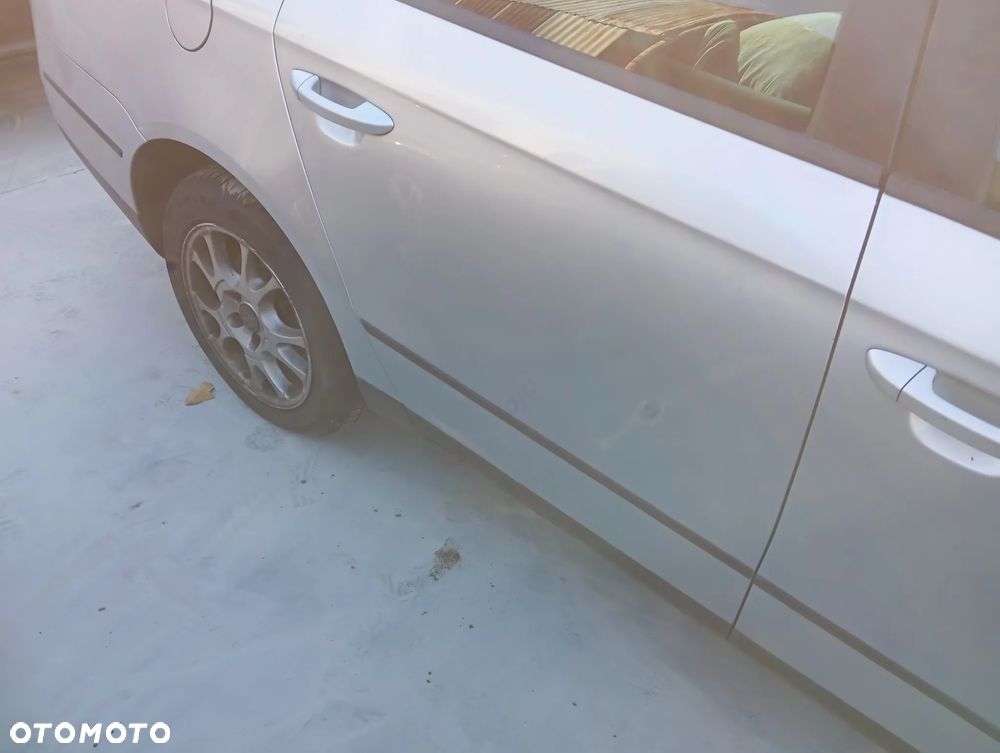 DRZWI TYL PRAWE PASSAT B6 LA7W - 1