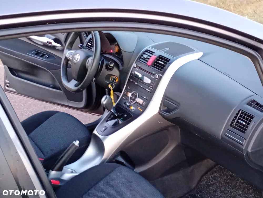 Toyota Auris 1.6 Premium Comfort MS - 12