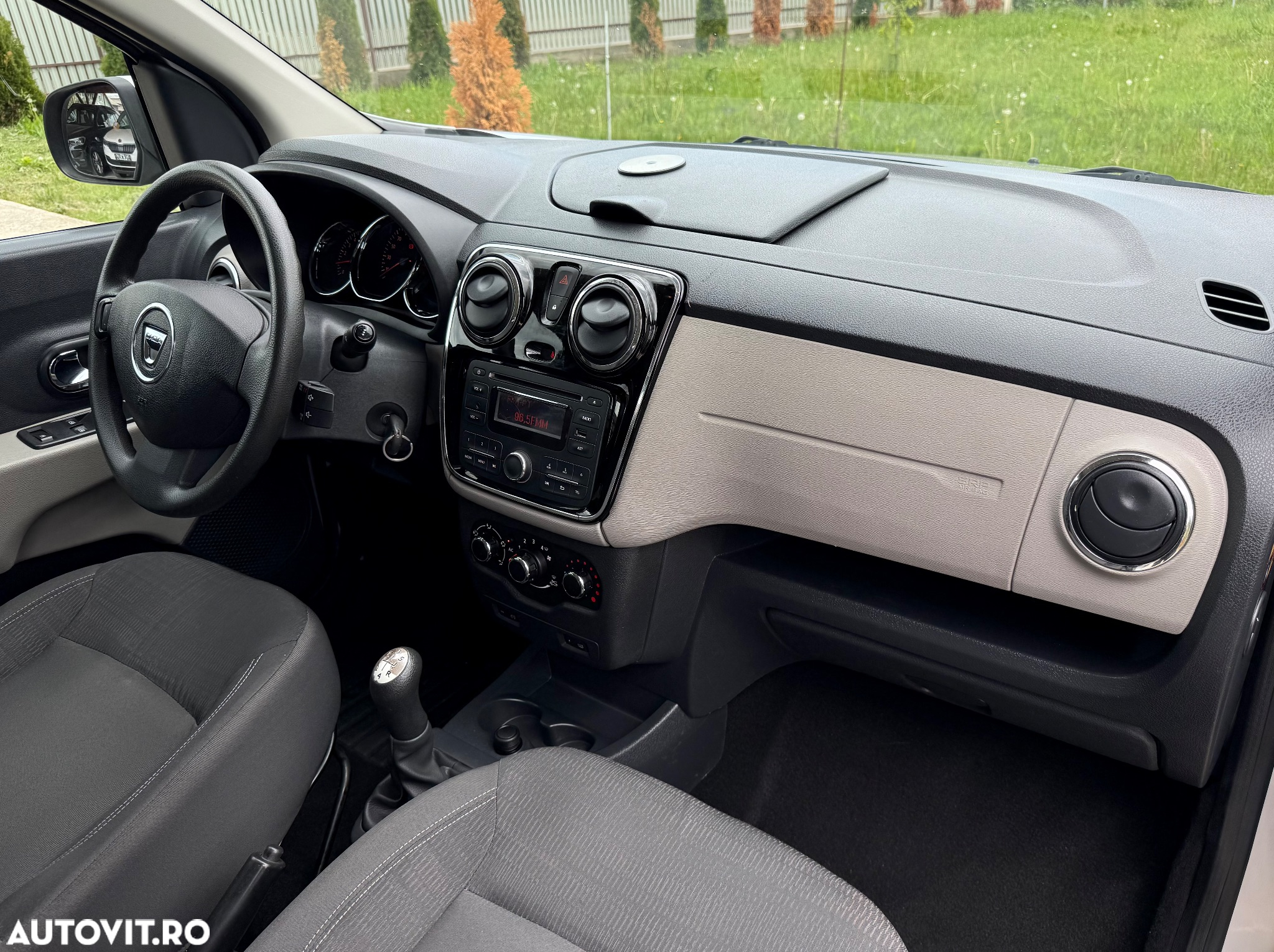 Dacia Lodgy 1.6 MPI 85 Celebration - 9