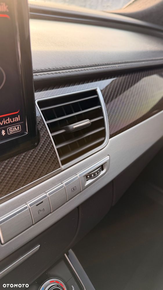 Audi S8 Plus - 19