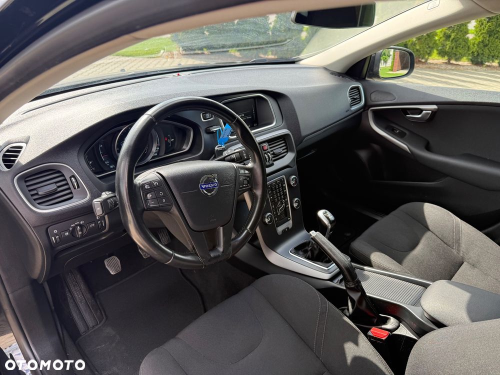 Volvo V40 D2 - 10