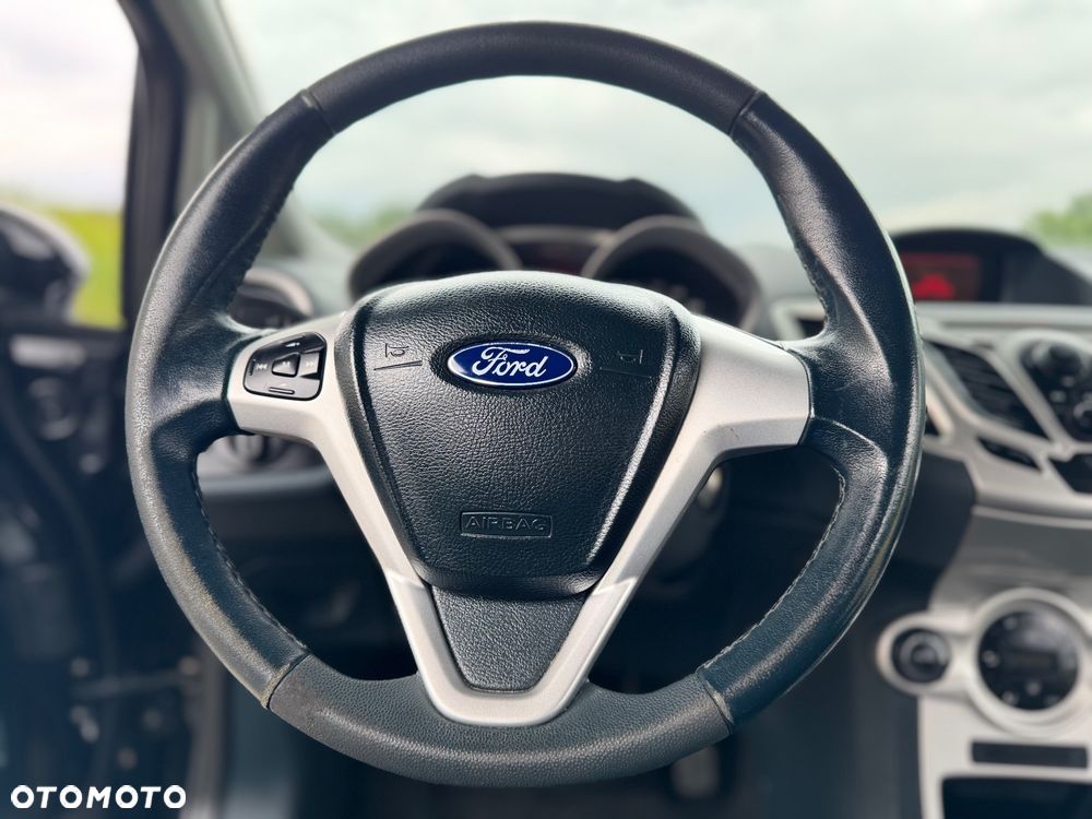 Ford Fiesta 1.25 Champions Edition - 36