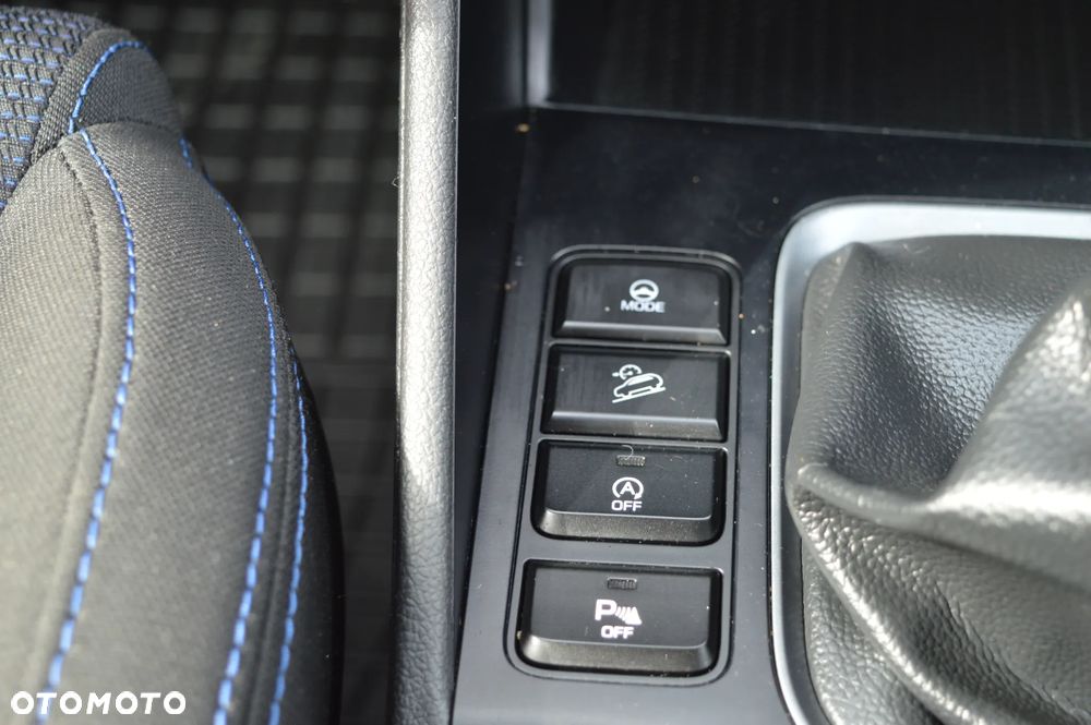 Hyundai Tucson 1.7 CRDI BlueDrive TourdePologne 2WD - 18