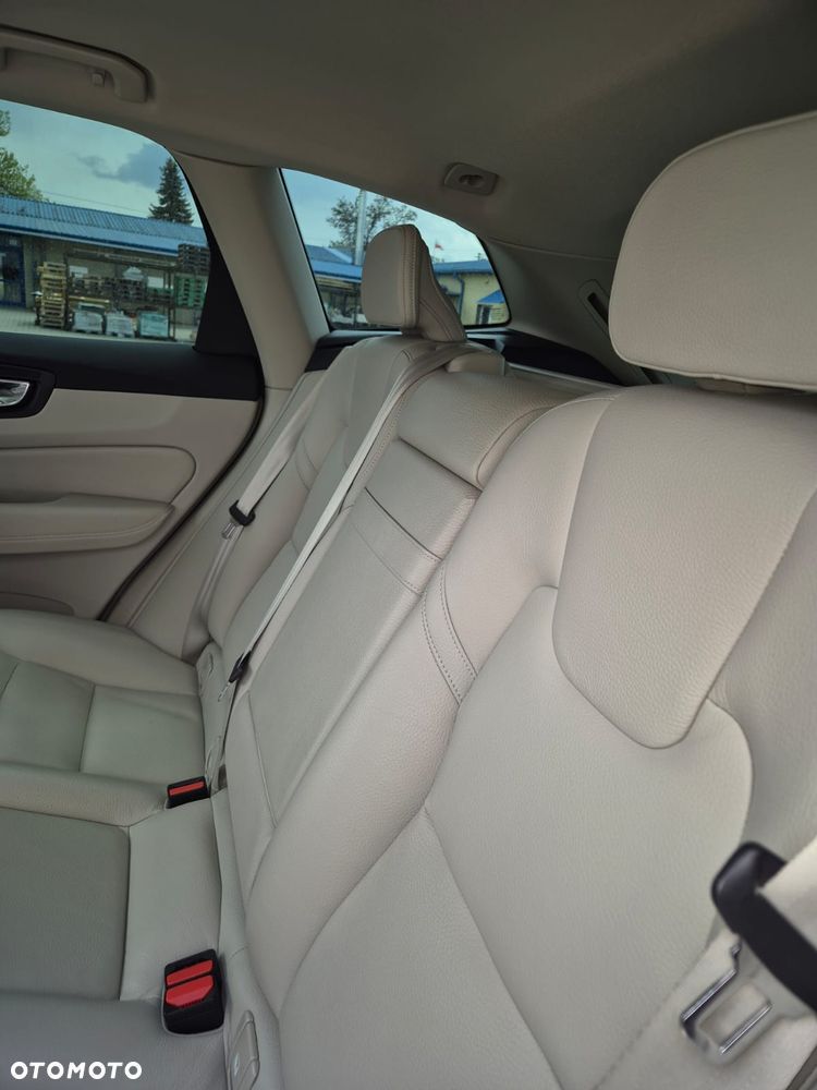 Volvo XC 60 D5 SCR AWD Inscription - 9