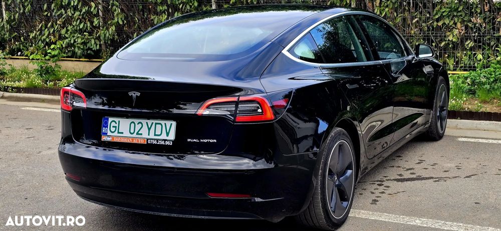 Tesla Model 3 - 4