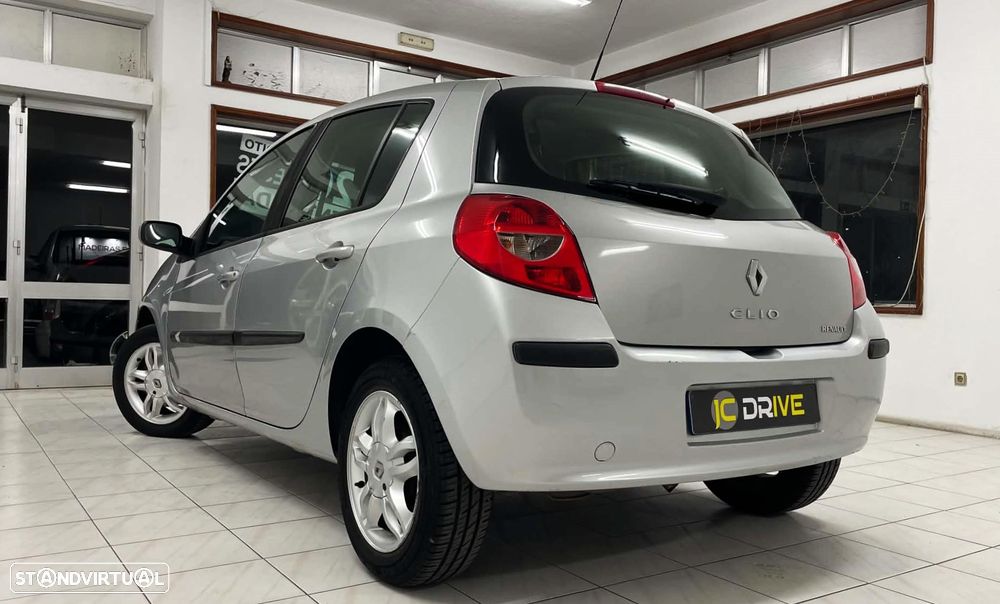 Renault Clio 1.2 16V Dynamique - 12