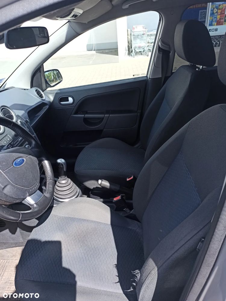 Ford Fiesta 1.4 Ghia - 16