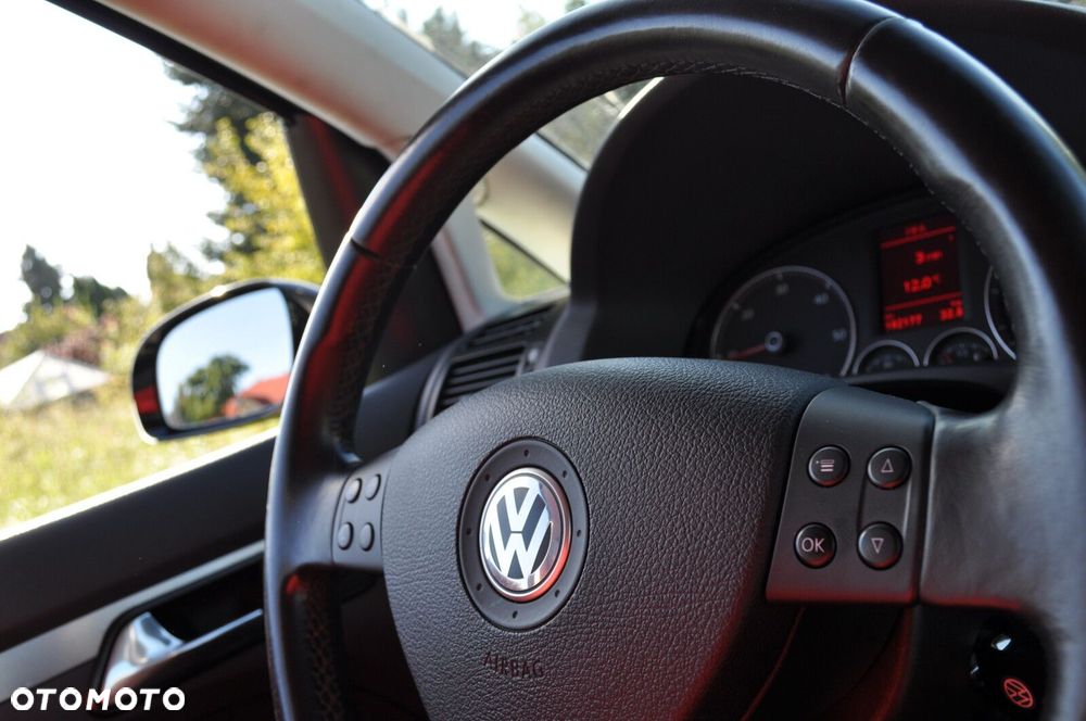 Volkswagen Touran - 11