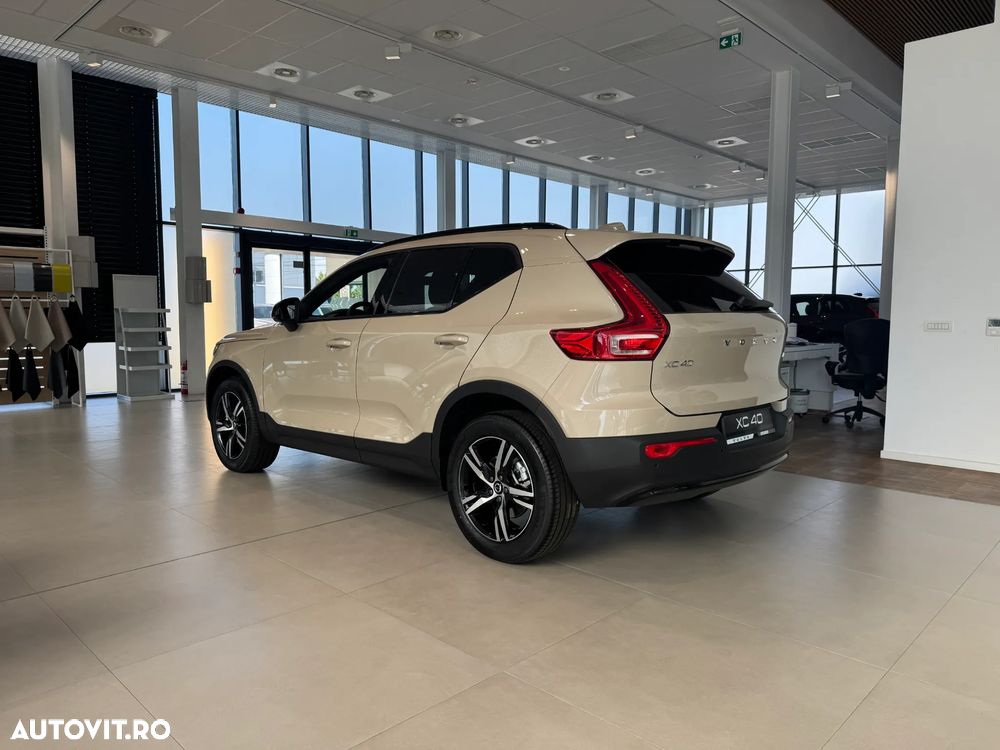 Volvo XC 40 B3 AT FWD MHEV Plus Dark - 4