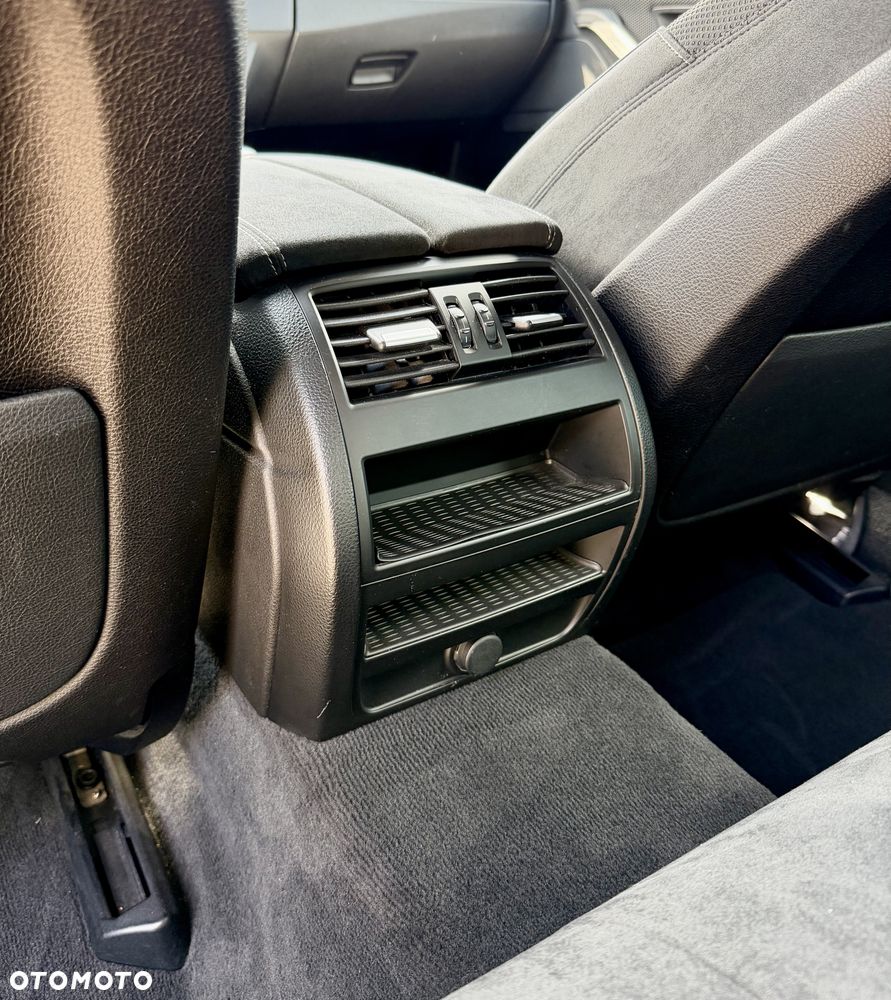 BMW Seria 5 525d xDrive - 12