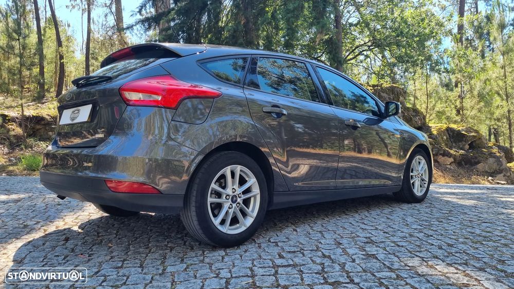 Ford Focus 1.0 EcoBoost Business - 19