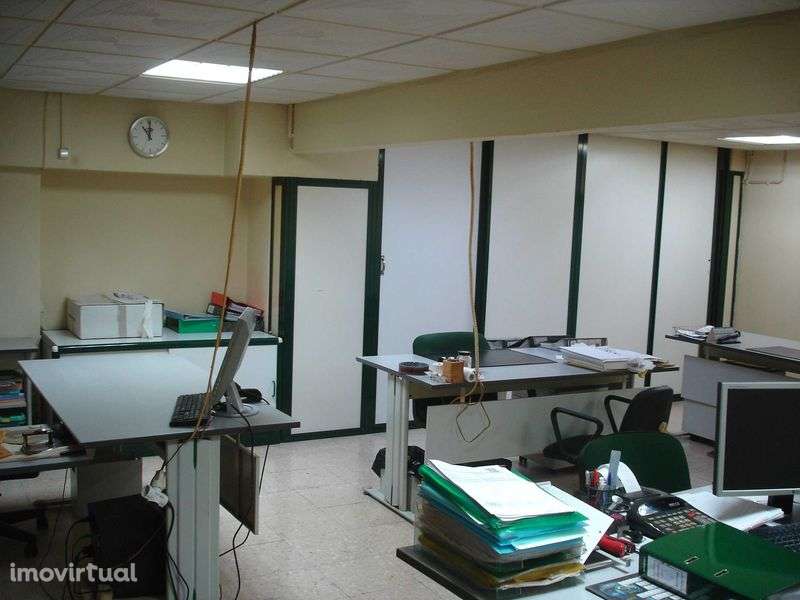 CASCAIS / Castelhana - Espaço Multifuncional c/210m2 - Grande imagem: 2/12