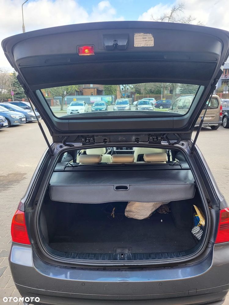 BMW Seria 3 330d - 23