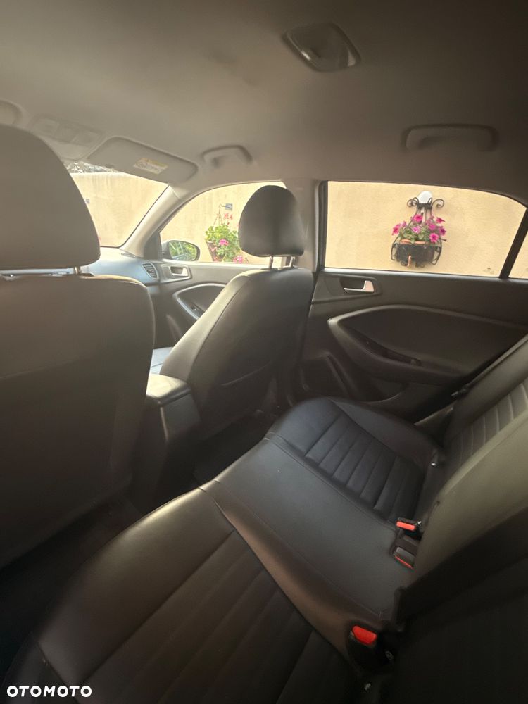 Hyundai i20 1.4 Premium - 11