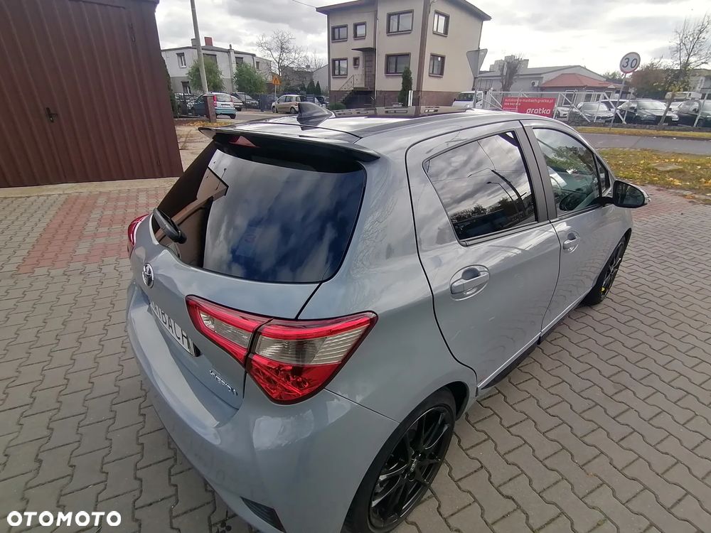 Toyota Yaris Hybrid 1.5 VVT-i - 18