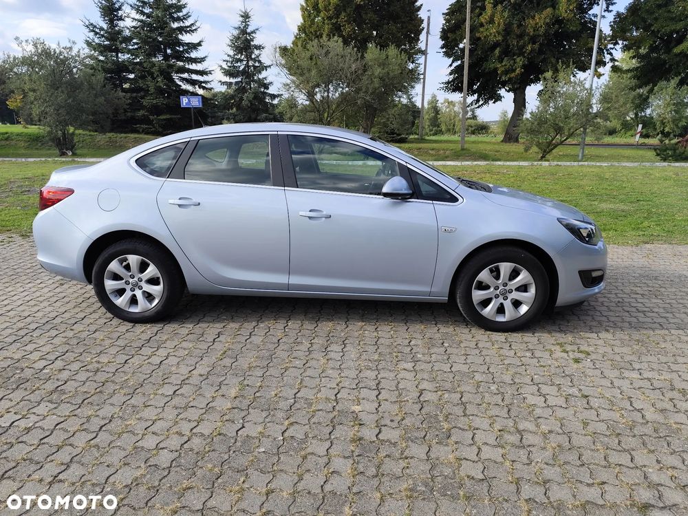 Opel Astra 1.4 T Business EU6 - 2