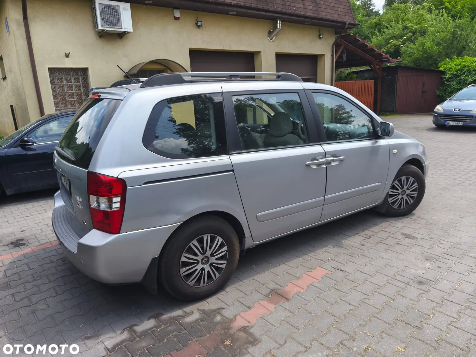 Kia Carnival - 4