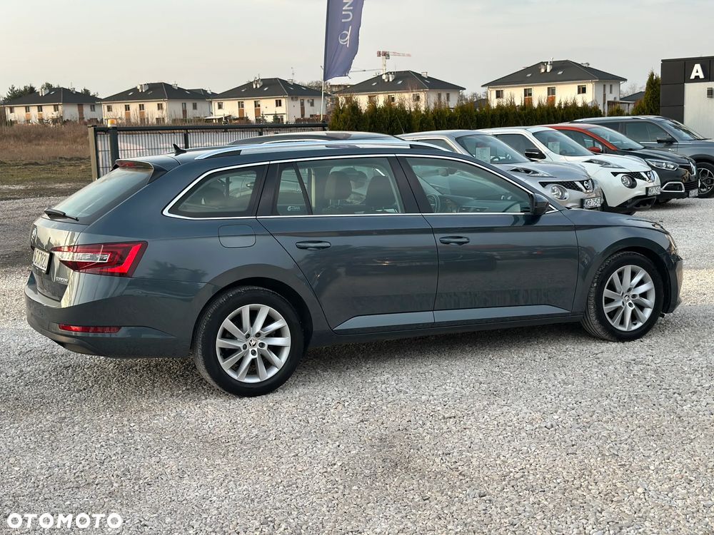 Skoda Superb 2.0 TDI SCR Style DSG - 8