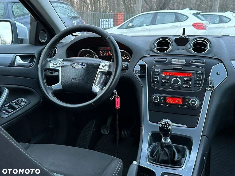 Ford Mondeo 1.6 T Ambiente - 14