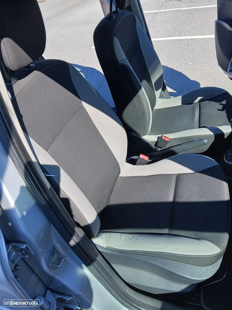 Renault Clio 1.2 16V Confort 130g - 14