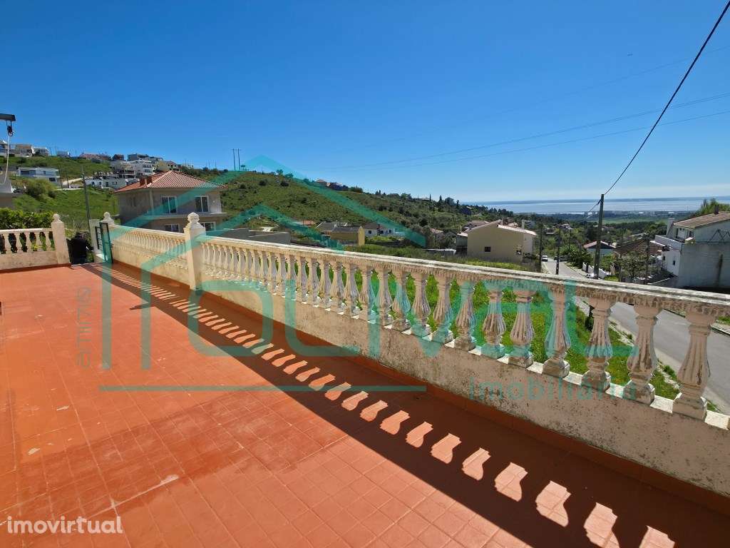 Moradia Independente com terreno, muito bem localizada com vista pa... - Grande imagem: 2/33