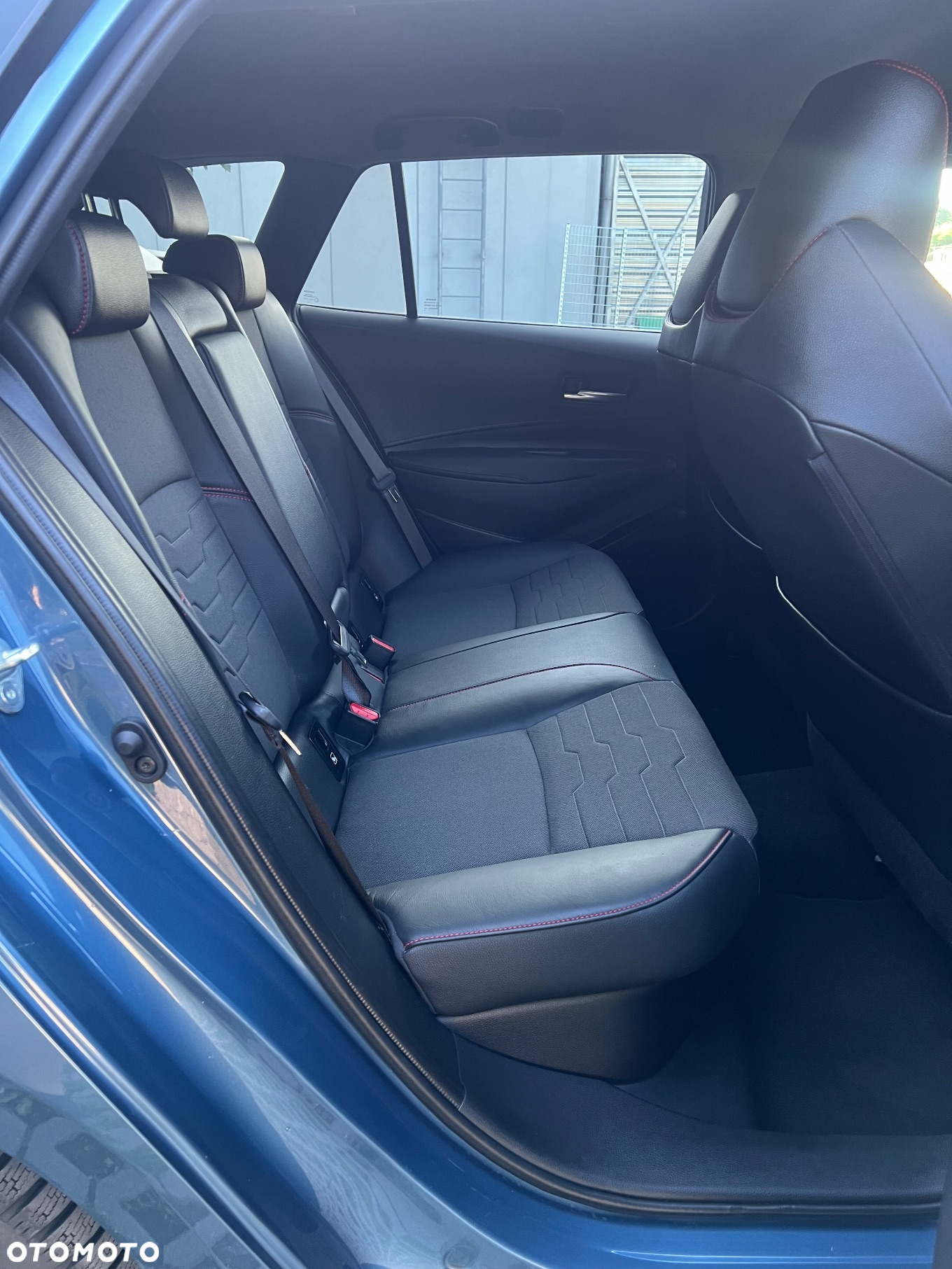 Toyota Corolla 2.0 Hybrid Touring Sports Team Deutschland - 15