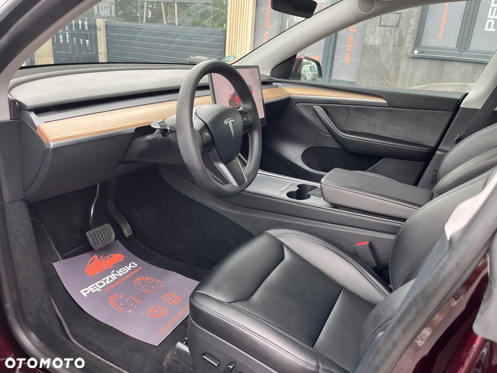 Tesla Model Y - 7
