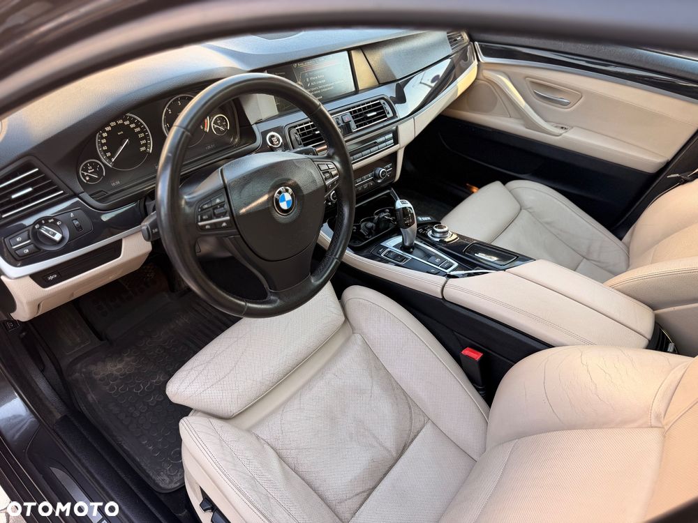 BMW Seria 5 520d xDrive - 13