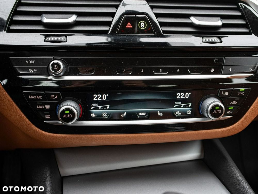 BMW Seria 5 520i mHEV - 17