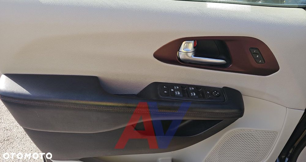 Chrysler Pacifica - 14