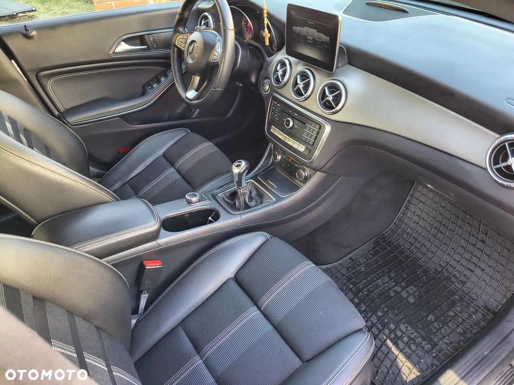 Mercedes-Benz CLA 180 d - 17