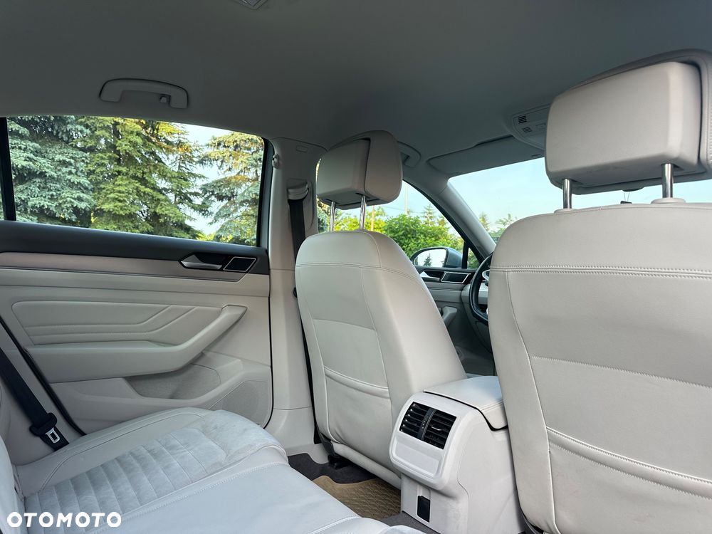 Volkswagen Passat 2.0 TDI EVO Elegance DSG - 9