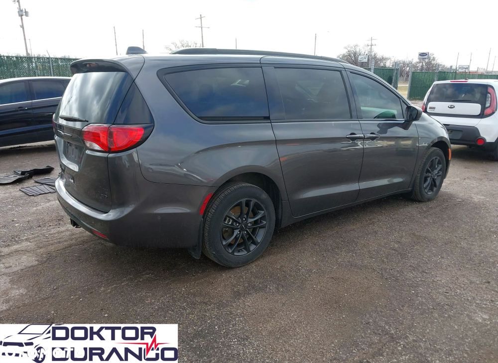 Chrysler Pacifica - 10
