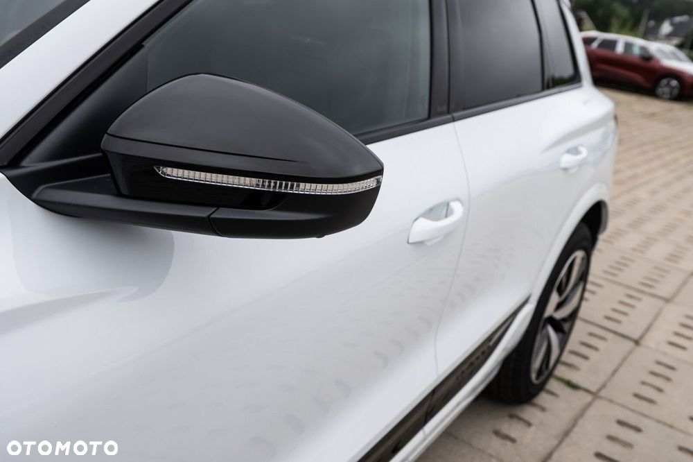Audi Q6 e-tron - 8