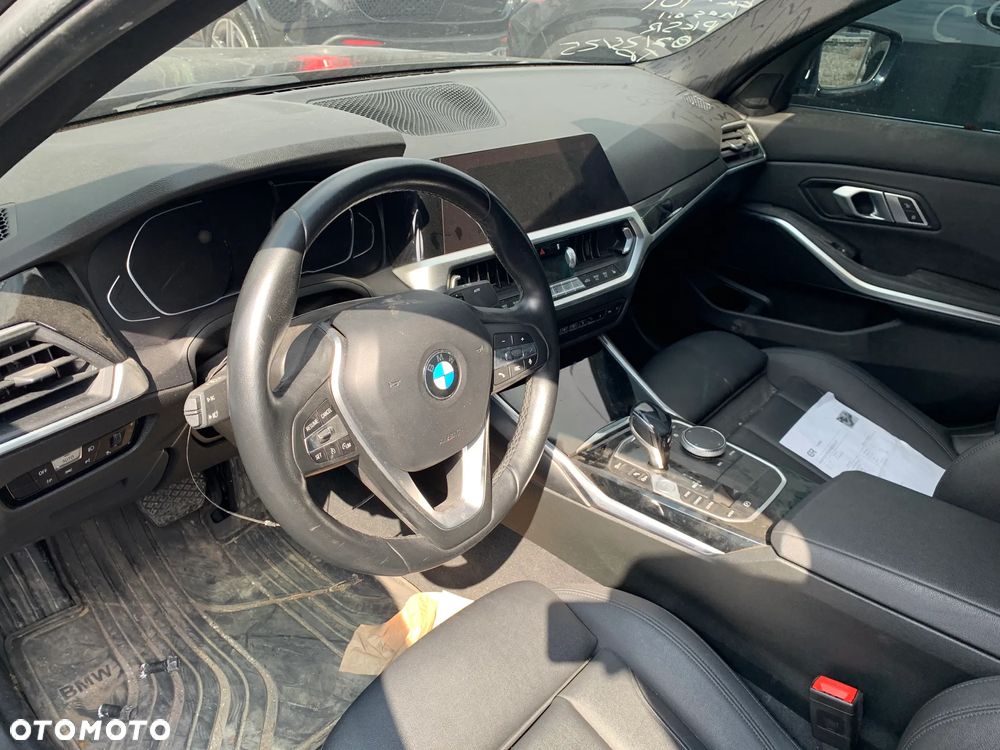 BMW Seria 3 330i xDrive - 11