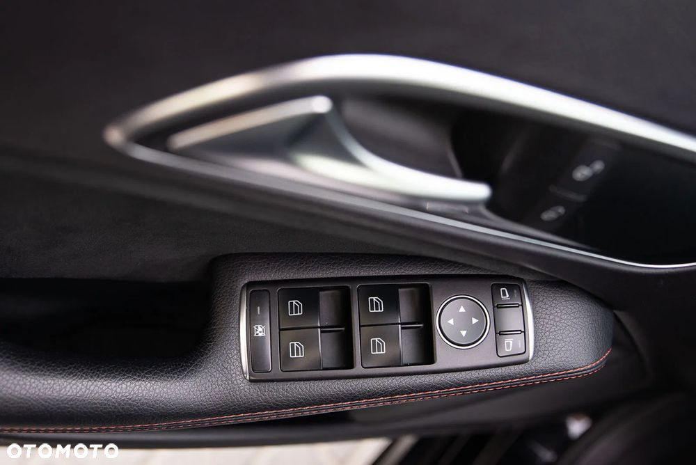 Mercedes-Benz CLA - 32