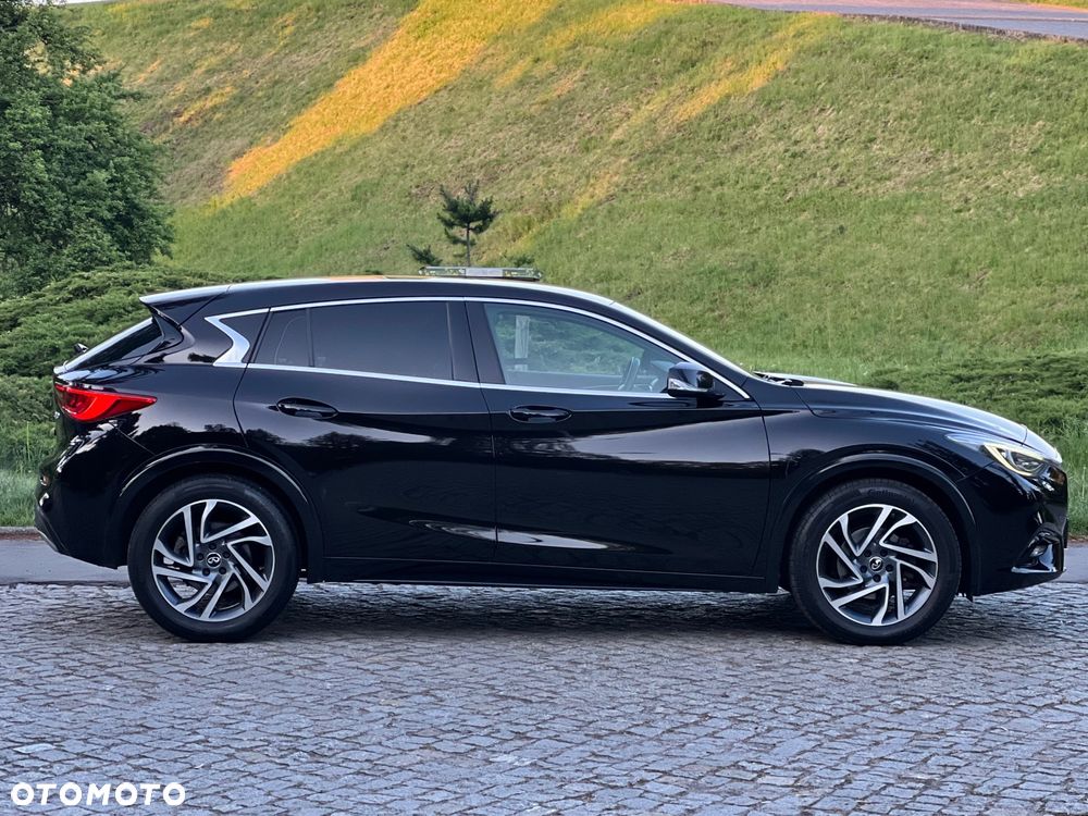 Infiniti Q30 1.6t Premium 7DCT - 19