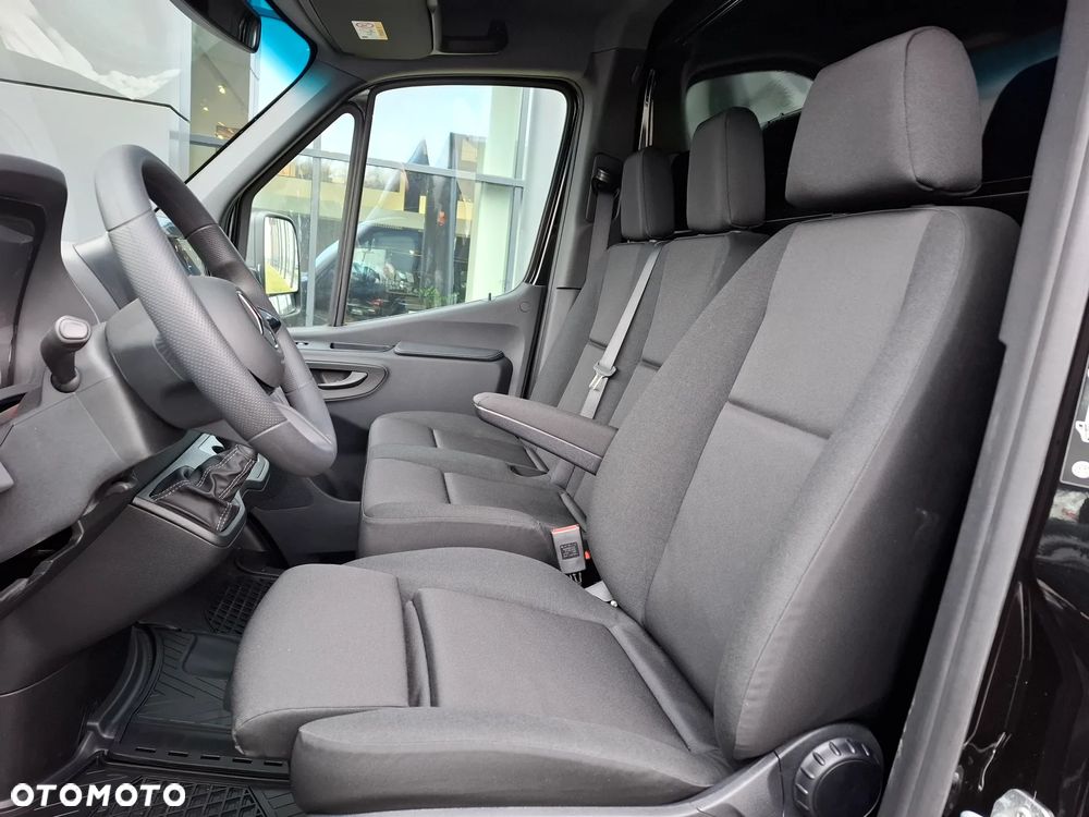 Mercedes-Benz Sprinter - 11