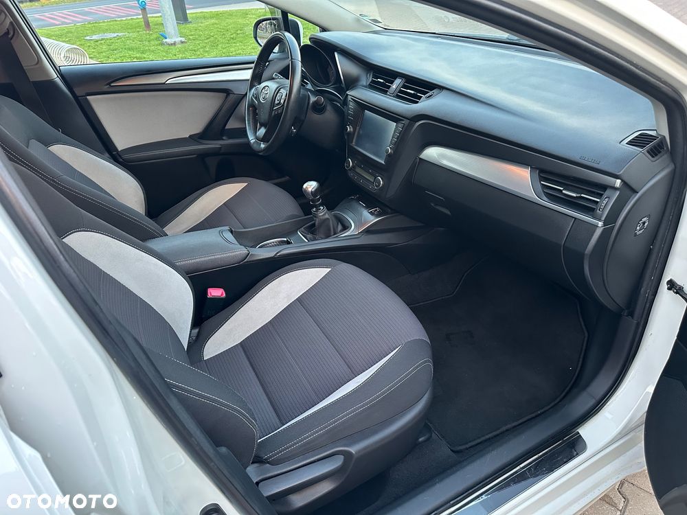 Toyota Avensis Touring Sports 1.8 Comfort - 18