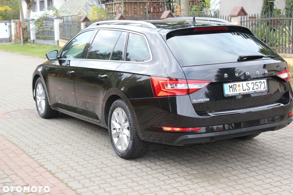 Skoda Superb 2.0 TDI DSG Premium Edition - 9