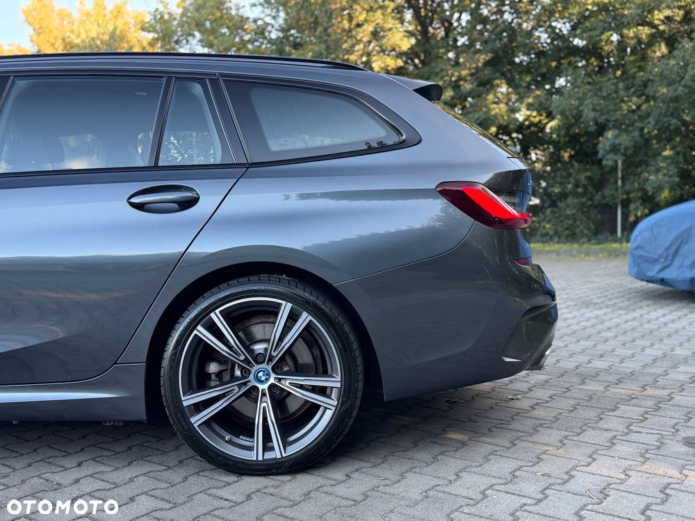 BMW Seria 3 330e xDrive M Sport - 12