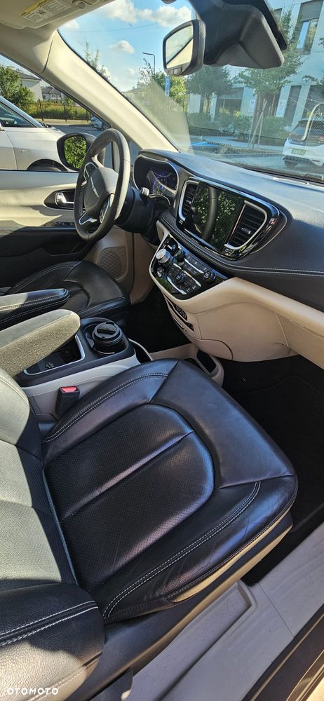 Chrysler Pacifica - 29