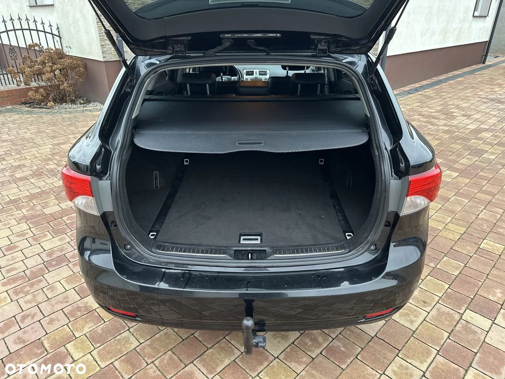 Toyota Avensis 1.8 Premium EU5 - 13