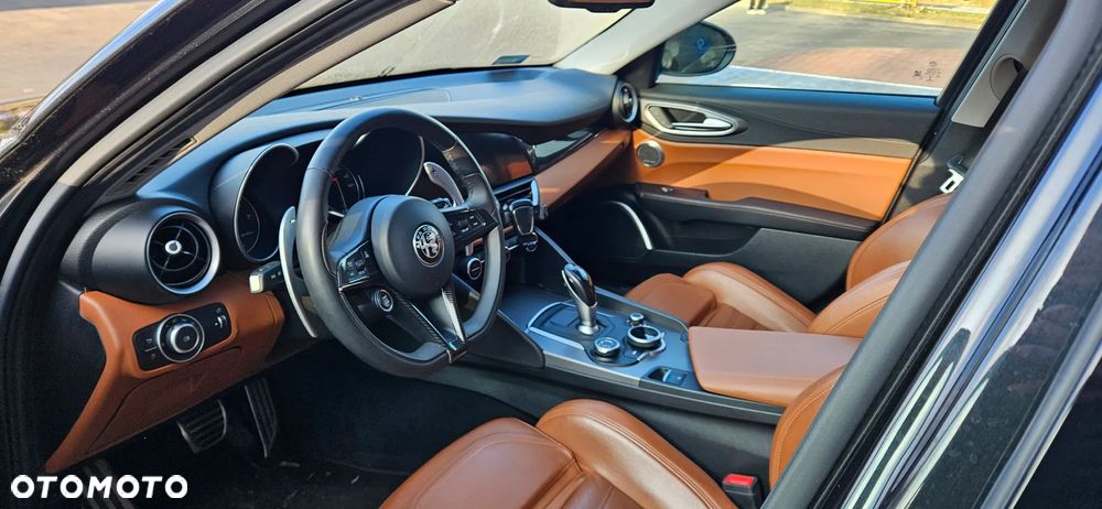 Alfa Romeo Giulia 2.0 Turbo 16V AT8-Q4 Ti - 16