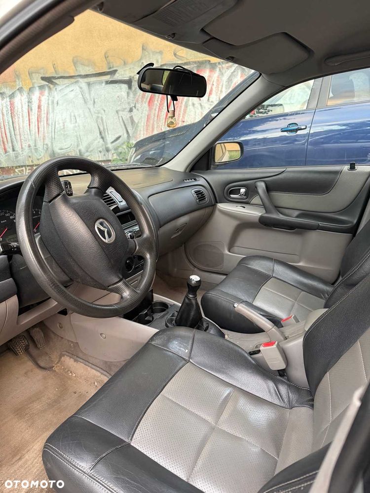 Mazda 323F - 4