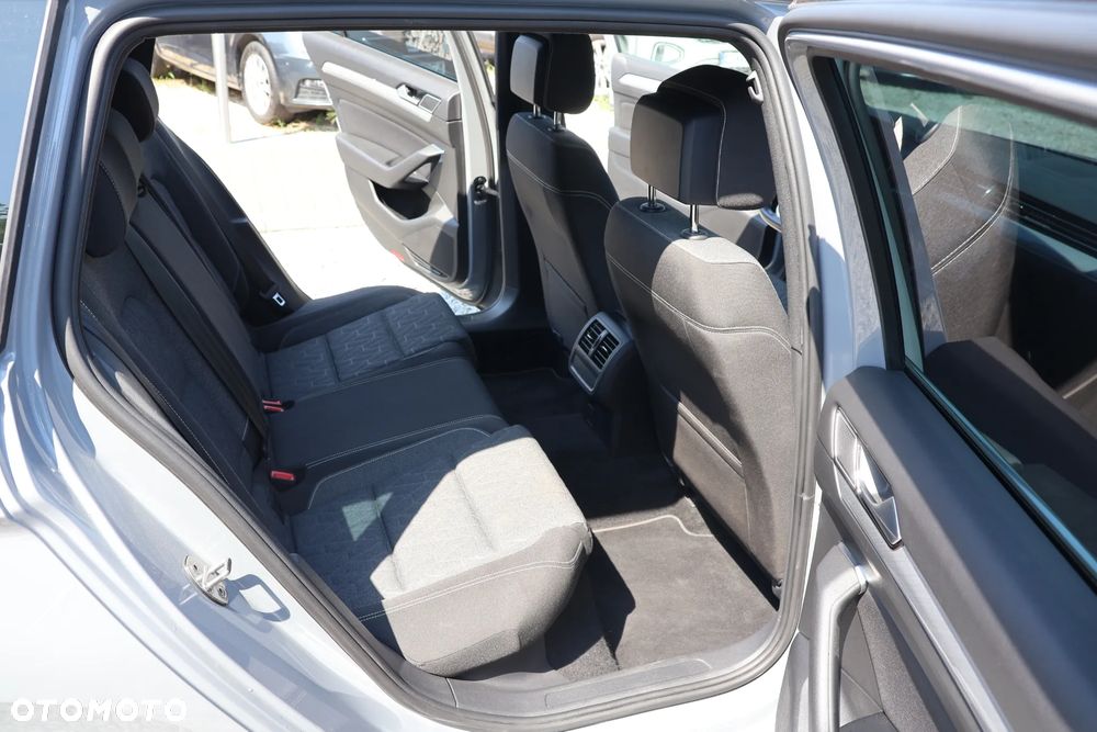 Volkswagen Passat Variant 1.5 TSI EVO Elegance DSG - 12