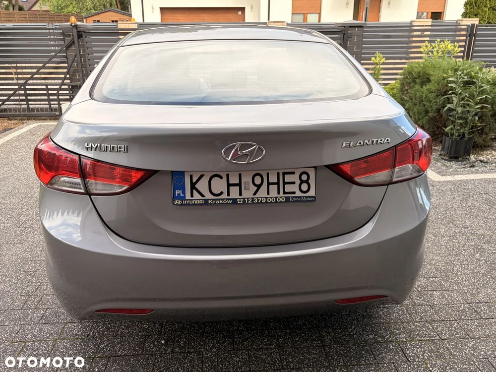 Hyundai Elantra 1.6 Style - 15